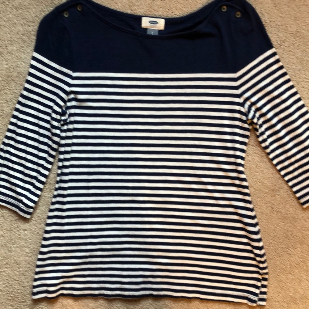 Cute women’s top - like new